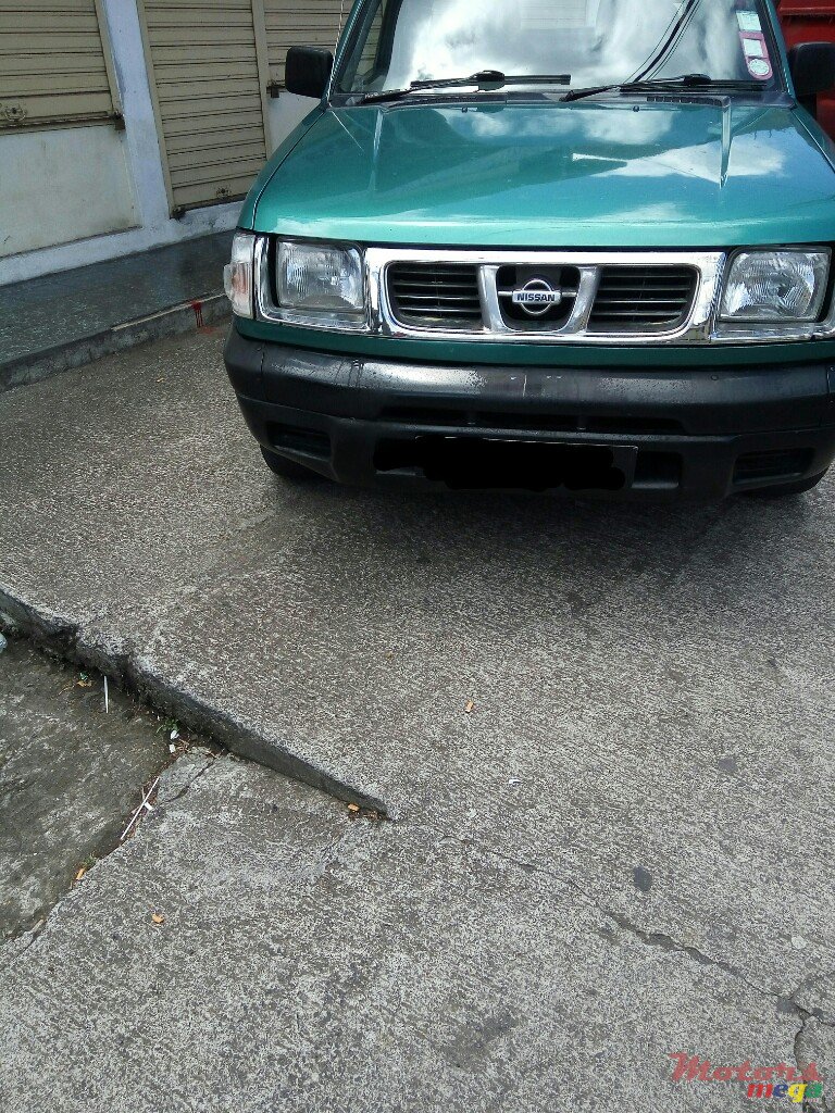 2001' Nissan Hardbody photo #1