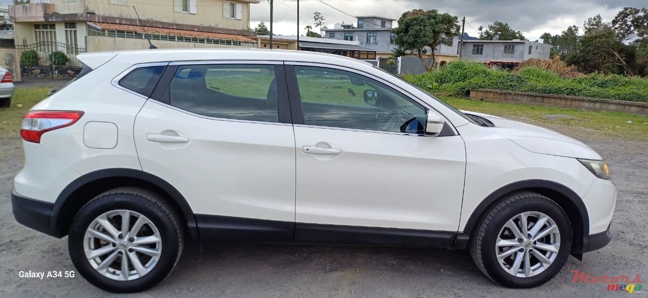 2015' Nissan Qashqai photo #4