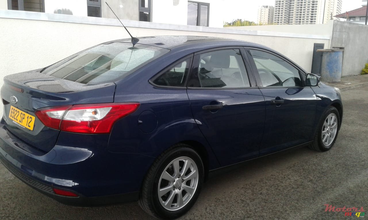 2012' Ford Focus photo #2