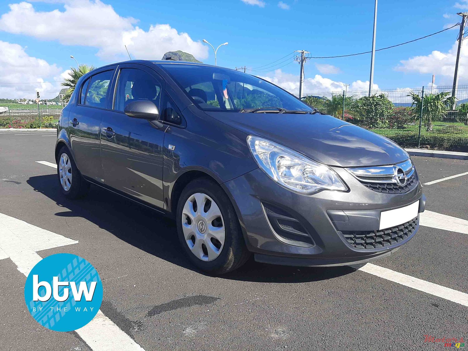 2013' Opel Corsa photo #1