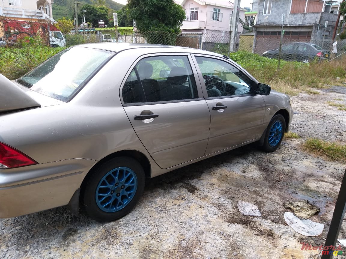 2003' Mitsubishi Lancer photo #5