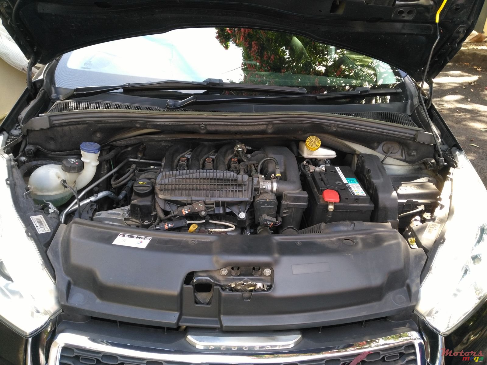 2013' Peugeot 208 photo #3