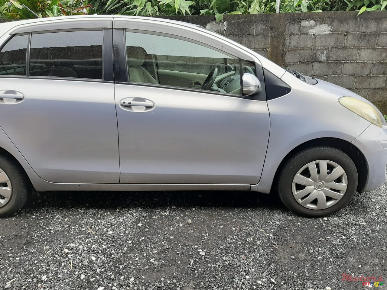 2008' Toyota Vitz photo #5