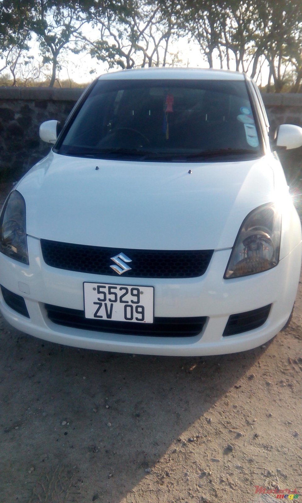 2009' Suzuki Swift photo #4