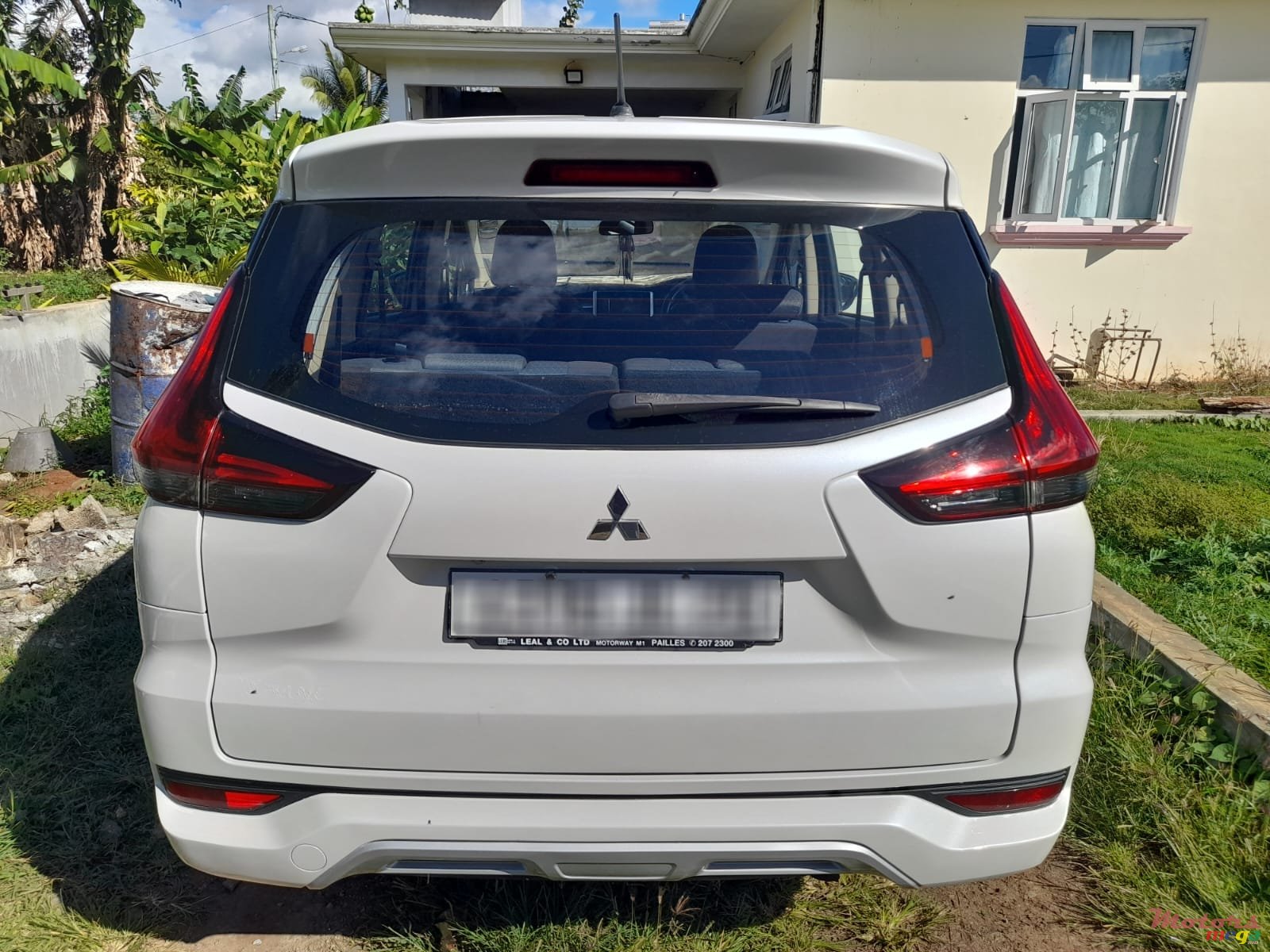 2020' Mitsubishi Space Wagon photo #2