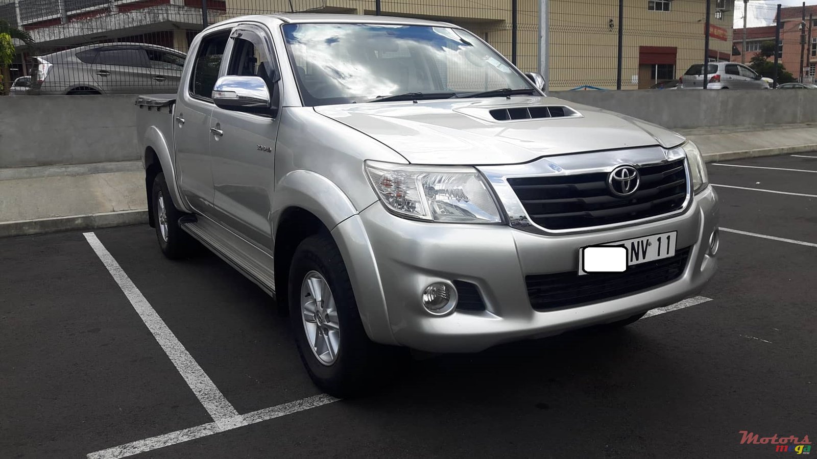 2011' Toyota Hilux 4X4 3.0 photo #1