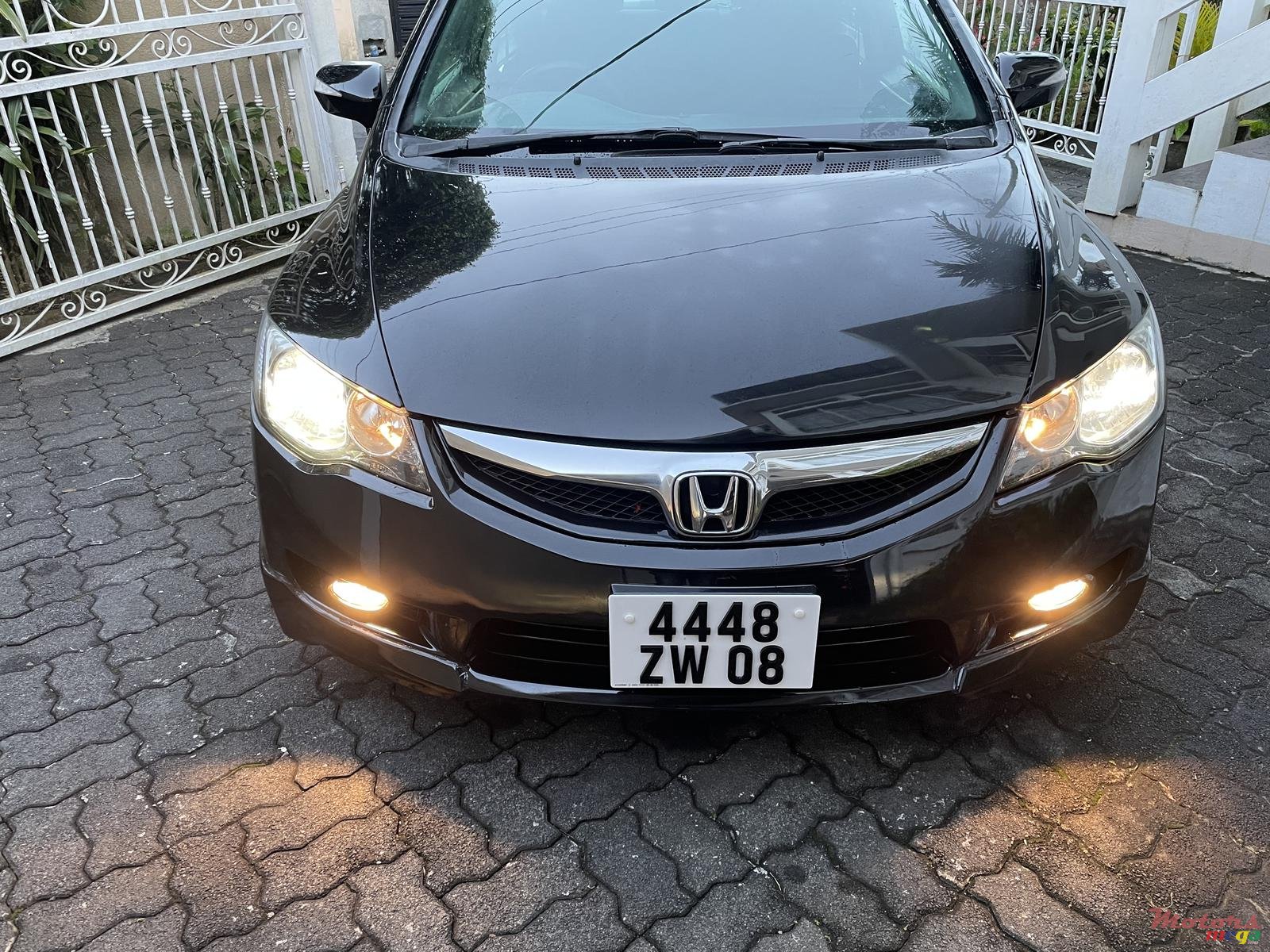 2008' Honda Civic hybrid photo #3