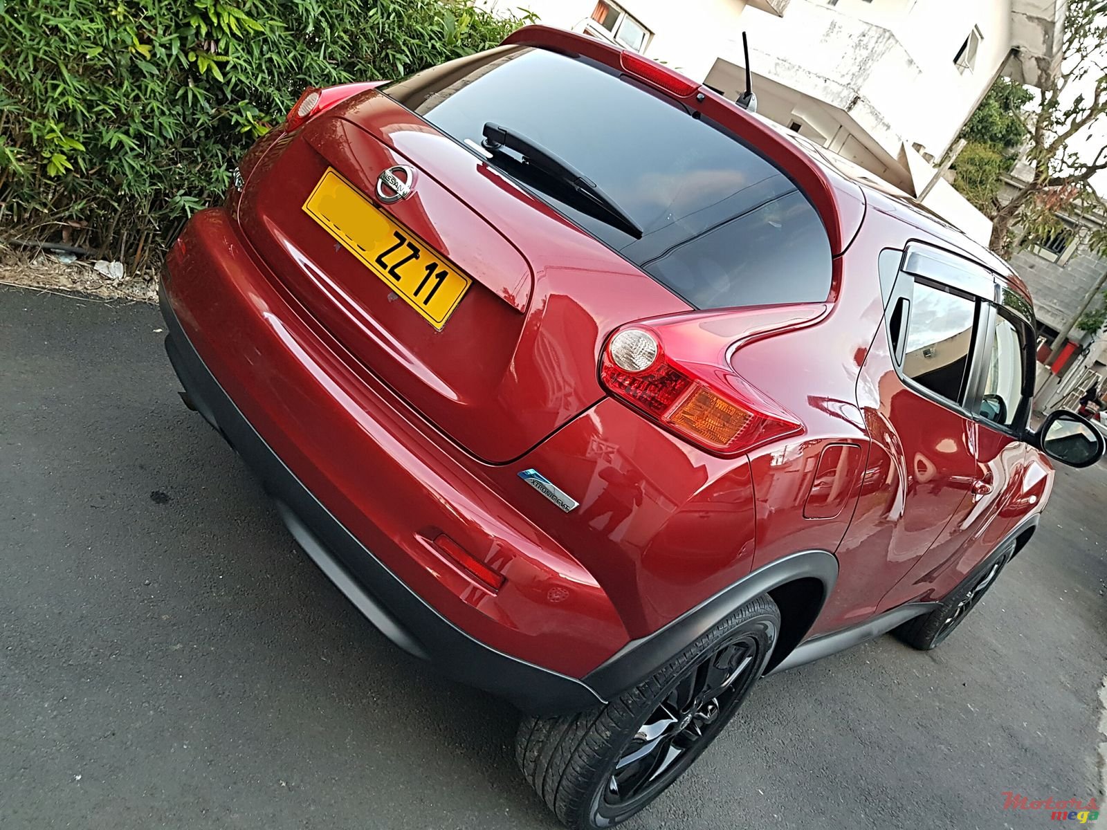 2011' Nissan Juke Automatic photo #4