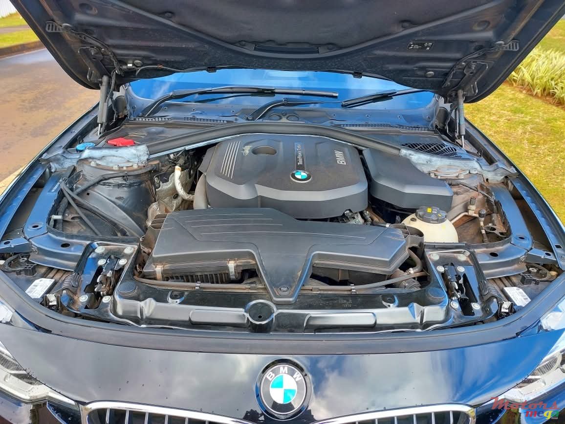 2017' BMW 318 photo #5