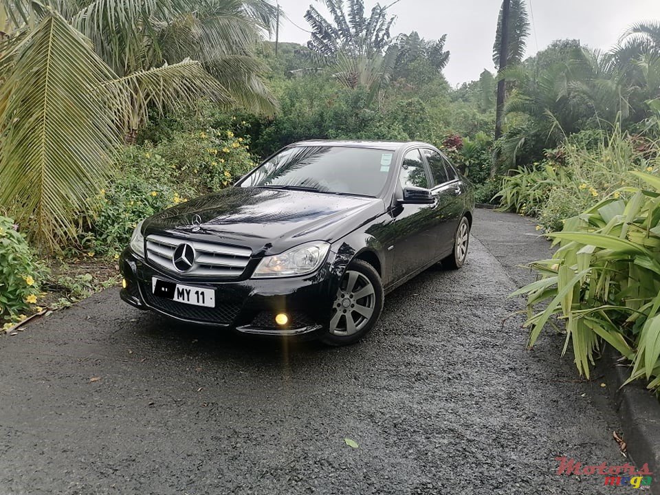 2011' Mercedes-Benz C-Class C180 photo #1