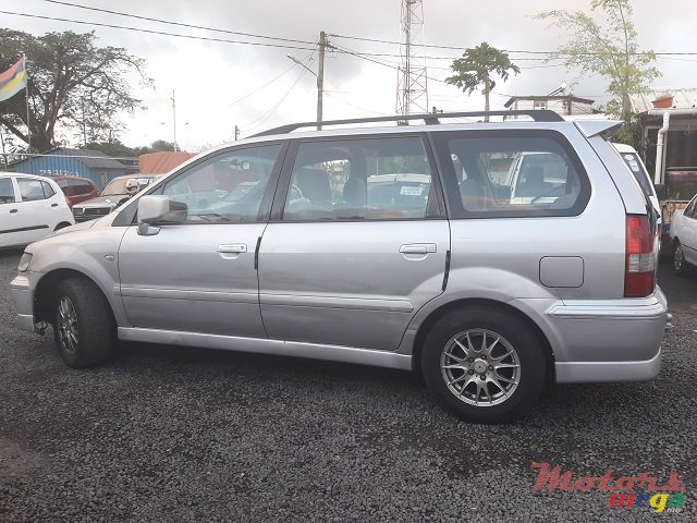 2002' Mitsubishi Chariot Wagon photo #4
