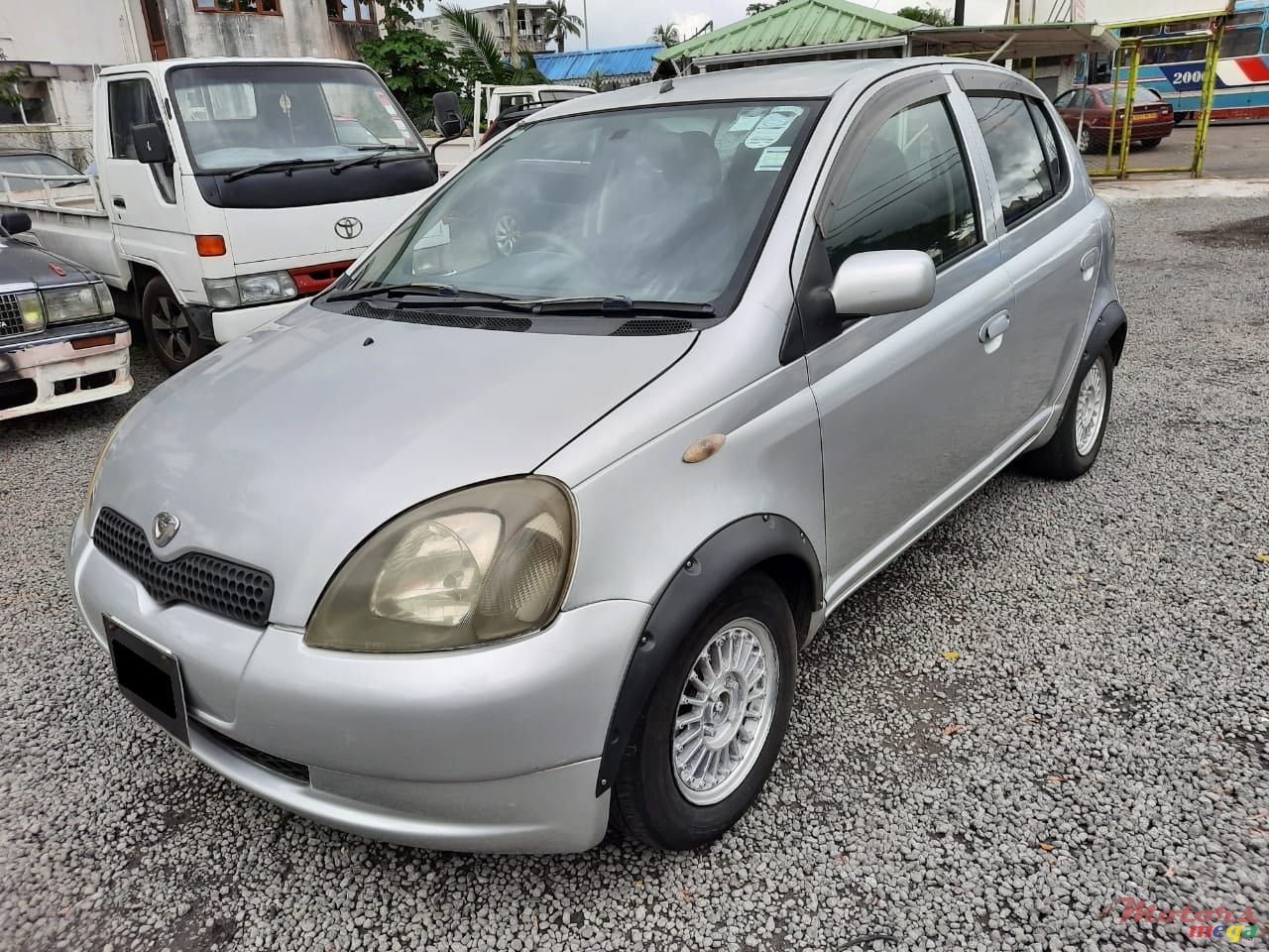 2001' Toyota Vitz photo #7