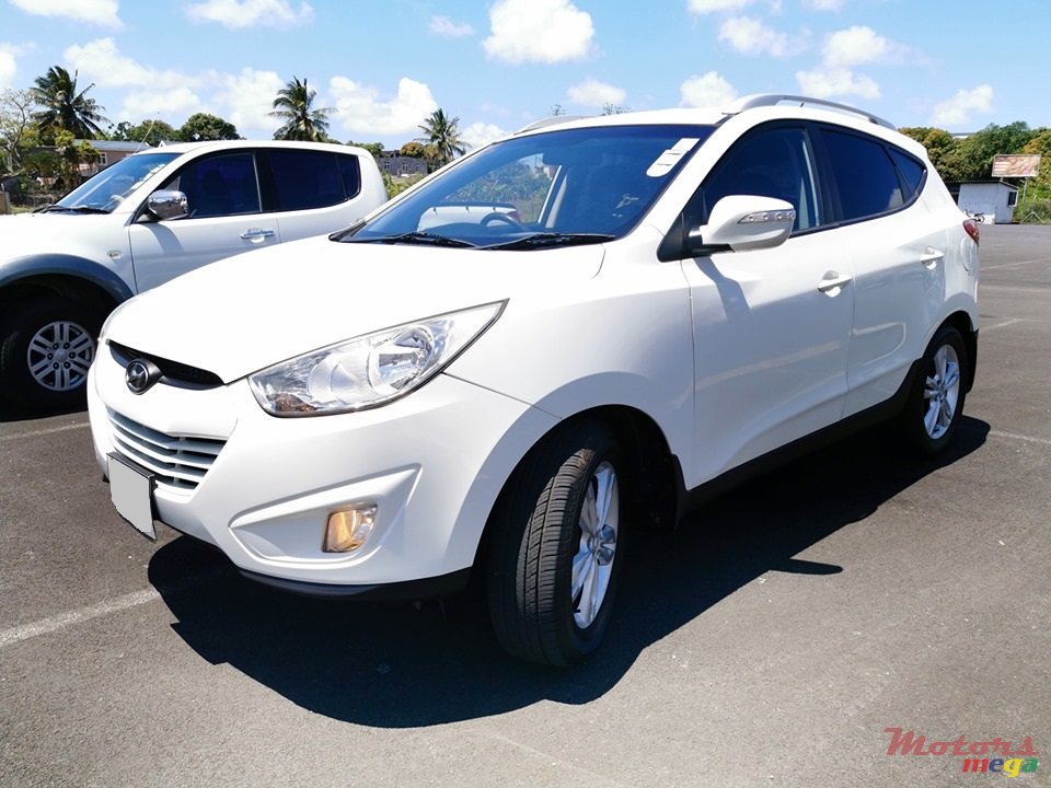 2011' Hyundai ix35 photo #2