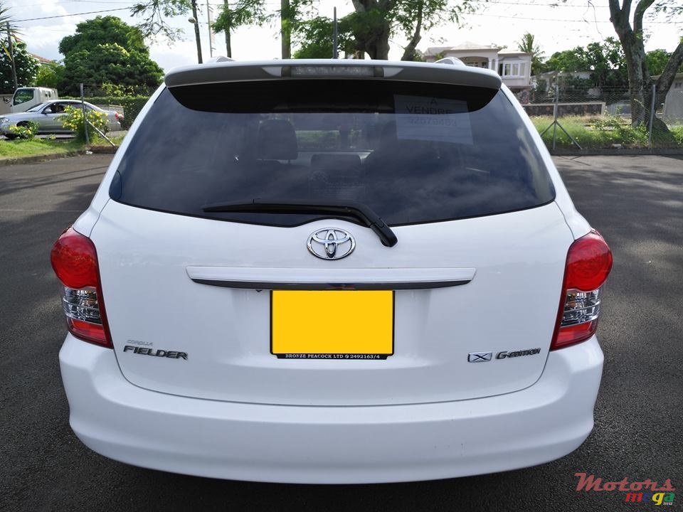 2012' Toyota Corolla Fielder photo #4