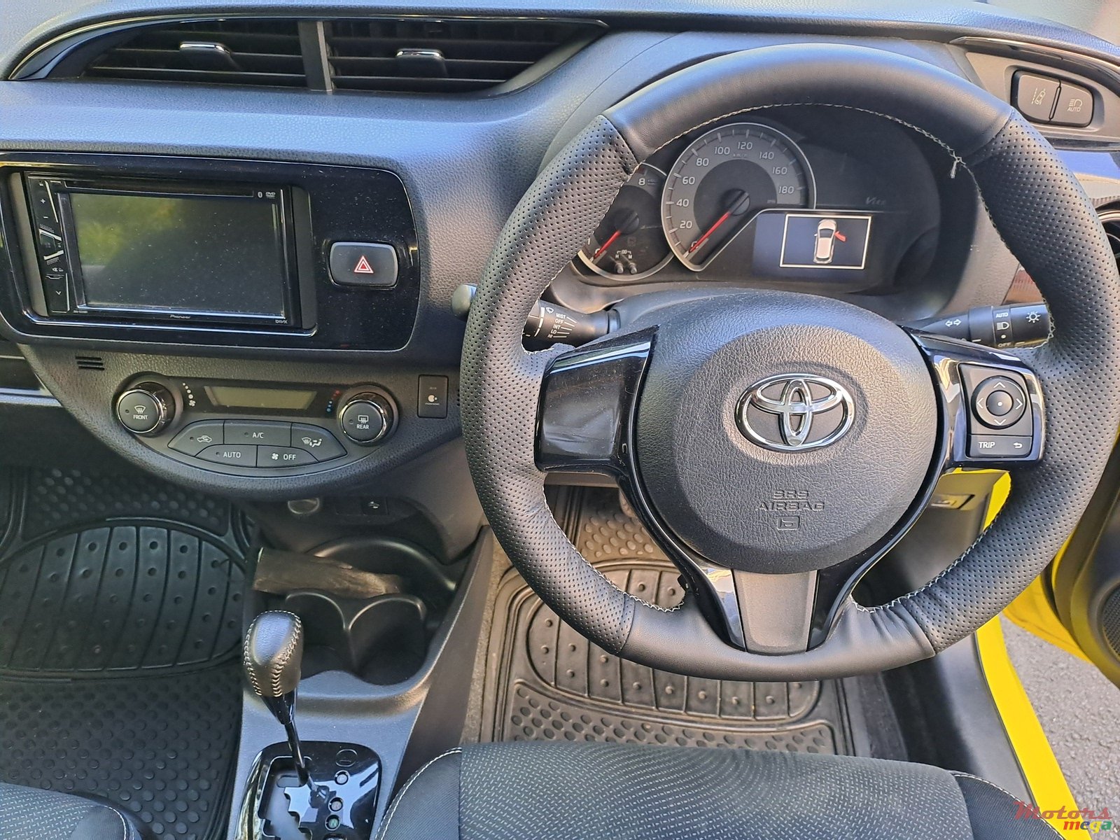 2017' Toyota Vitz photo #6