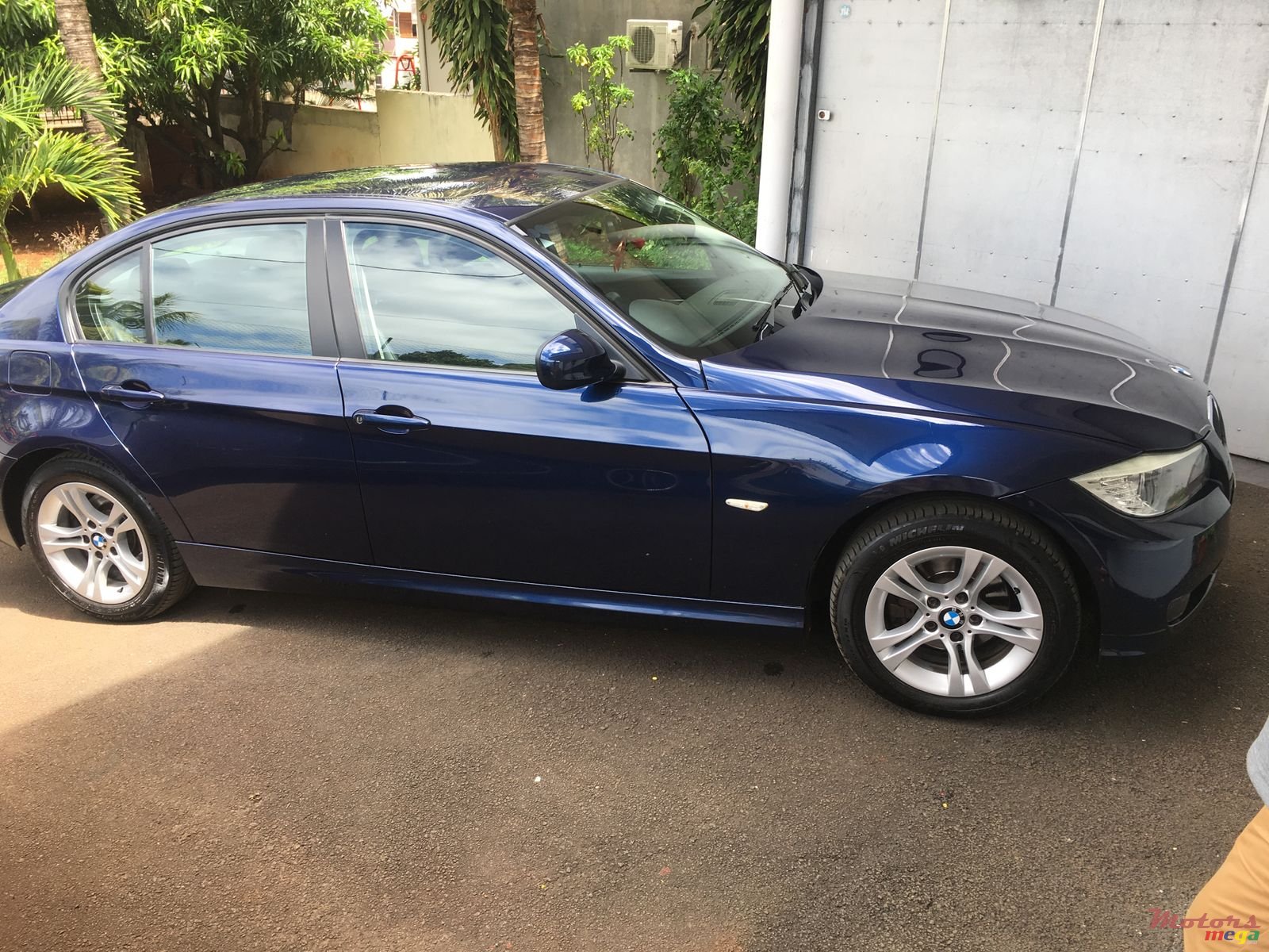 2011' BMW 3 Series photo #3