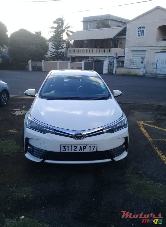 2017' Toyota Corolla photo #2