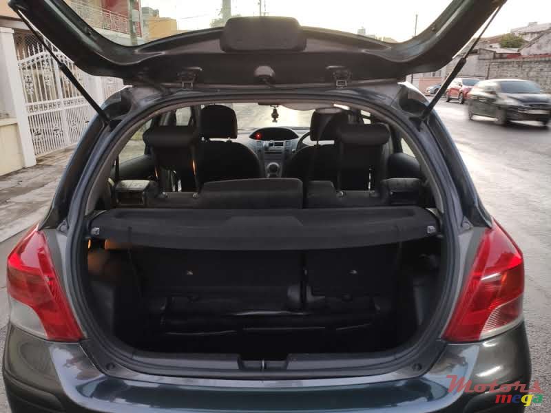 2009' Toyota Yaris photo #6
