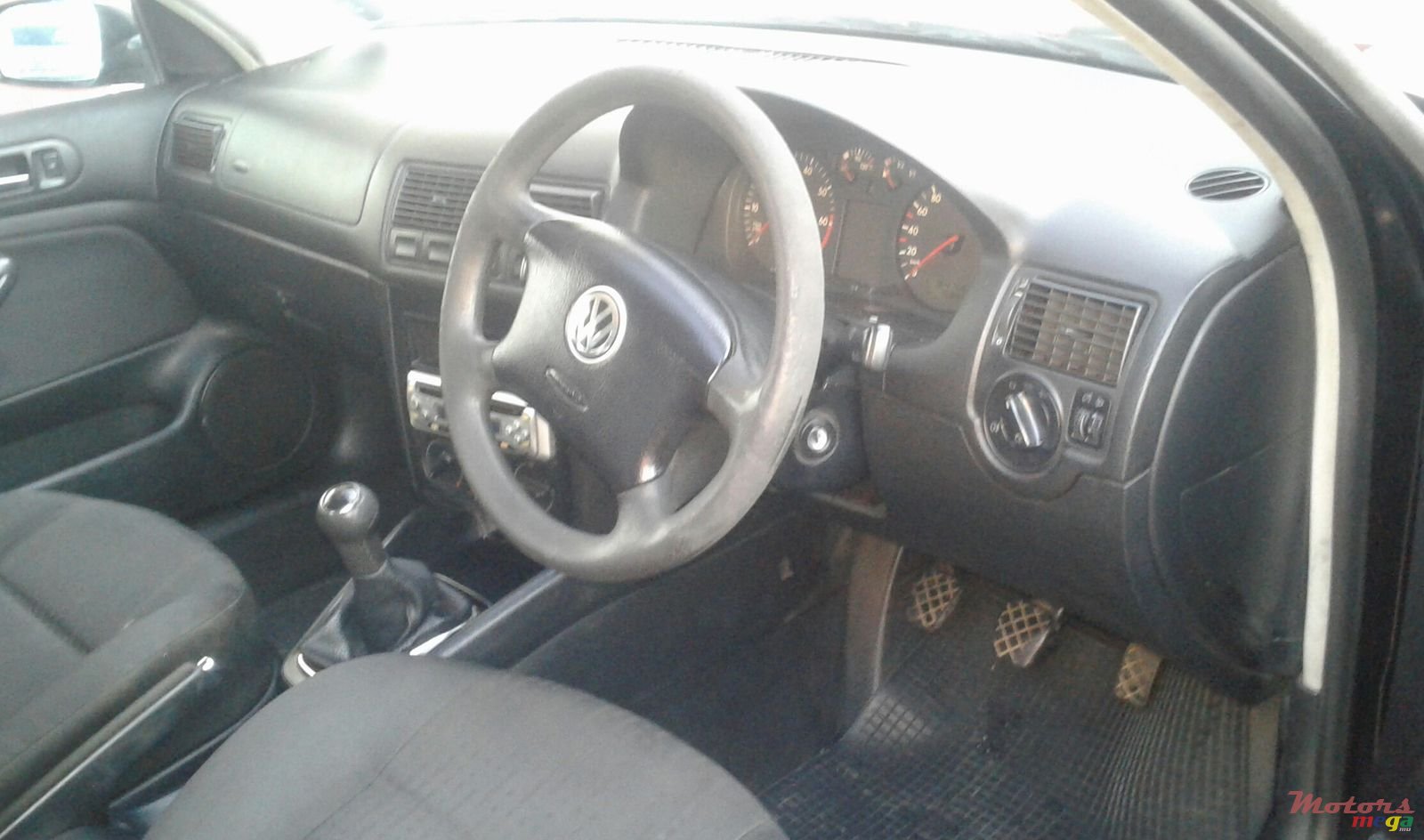 2001' Volkswagen Golf photo #4