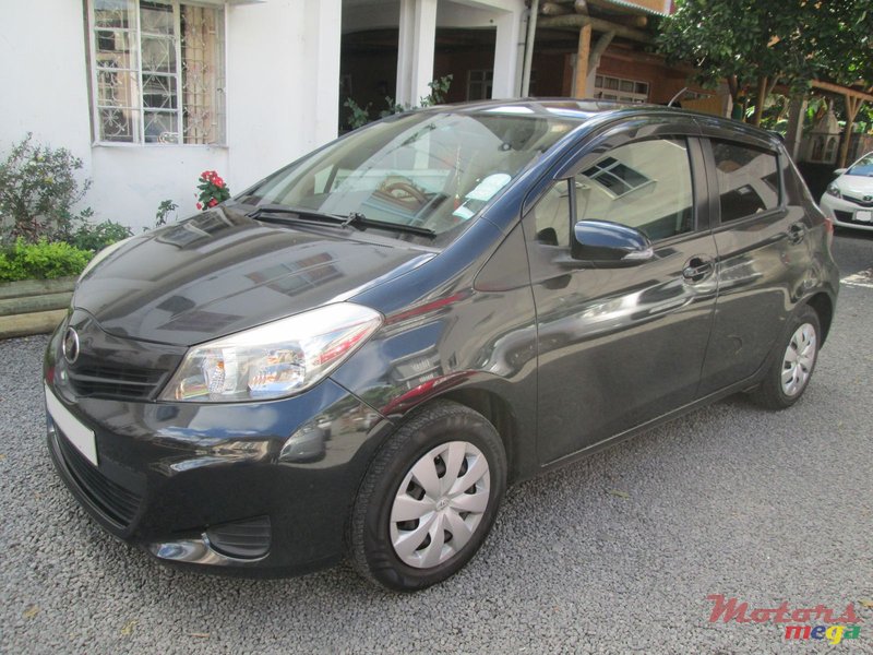 2011' Toyota Vitz photo #4