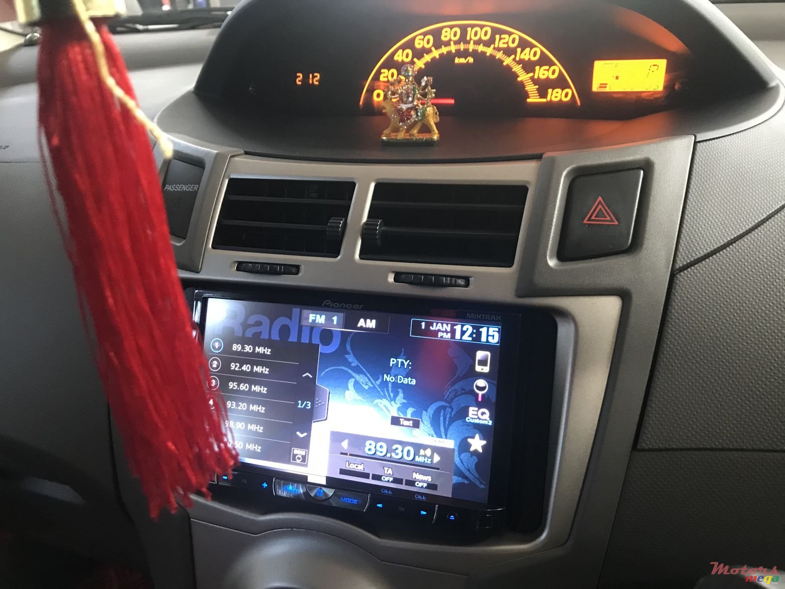 2009' Toyota Vitz photo #5