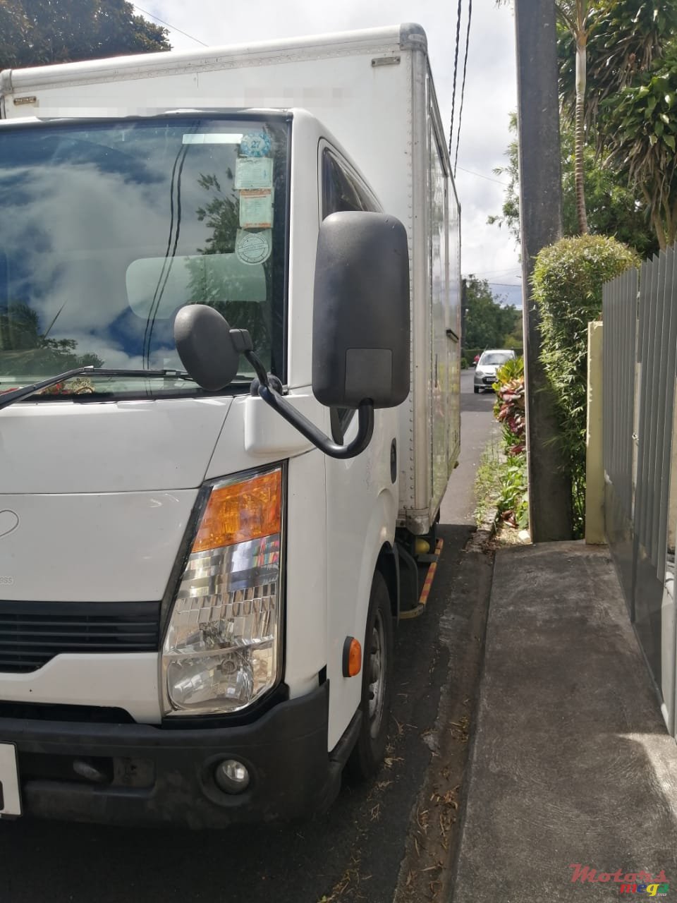 2010' Nissan photo #7