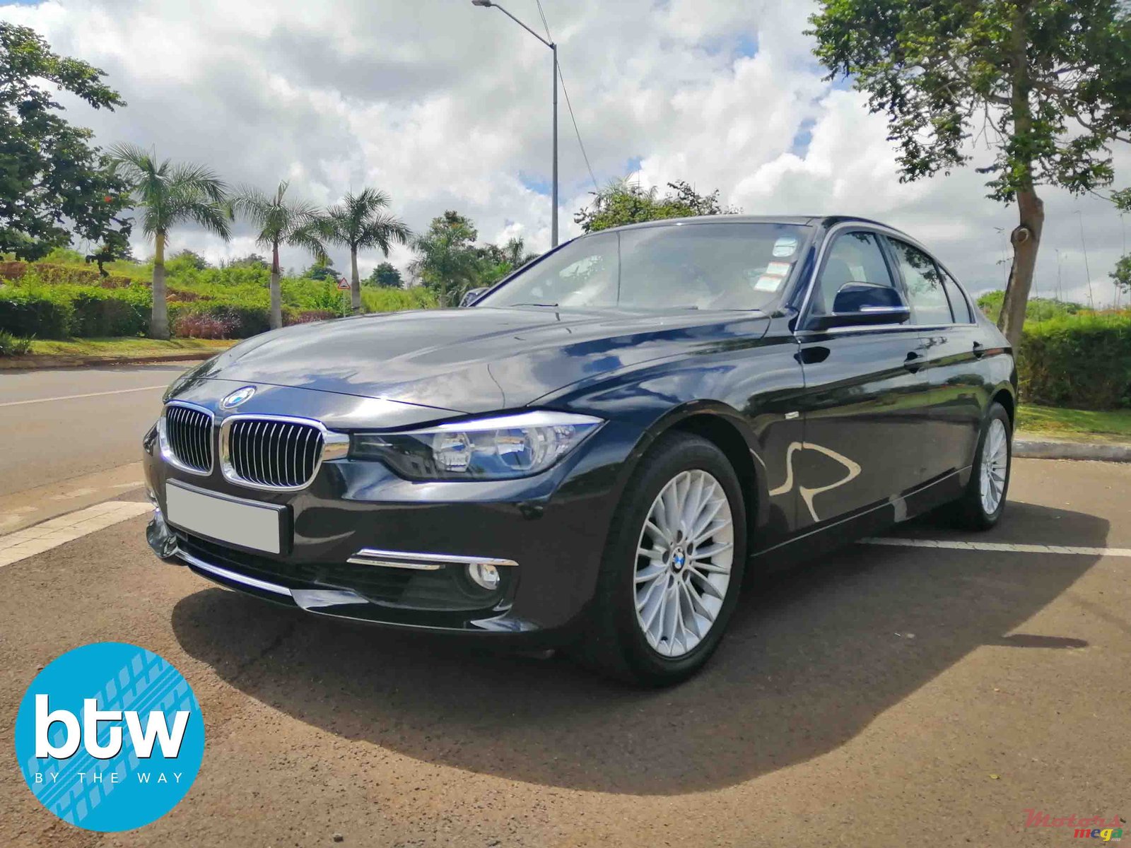 2012' BMW 3 Series photo #2