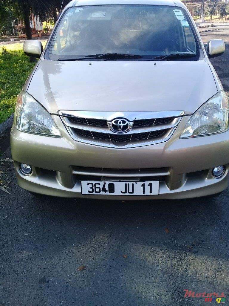 2011' Toyota Avanza photo #6