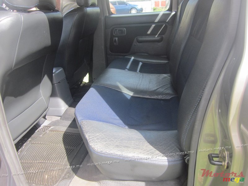 2005' Nissan photo #5