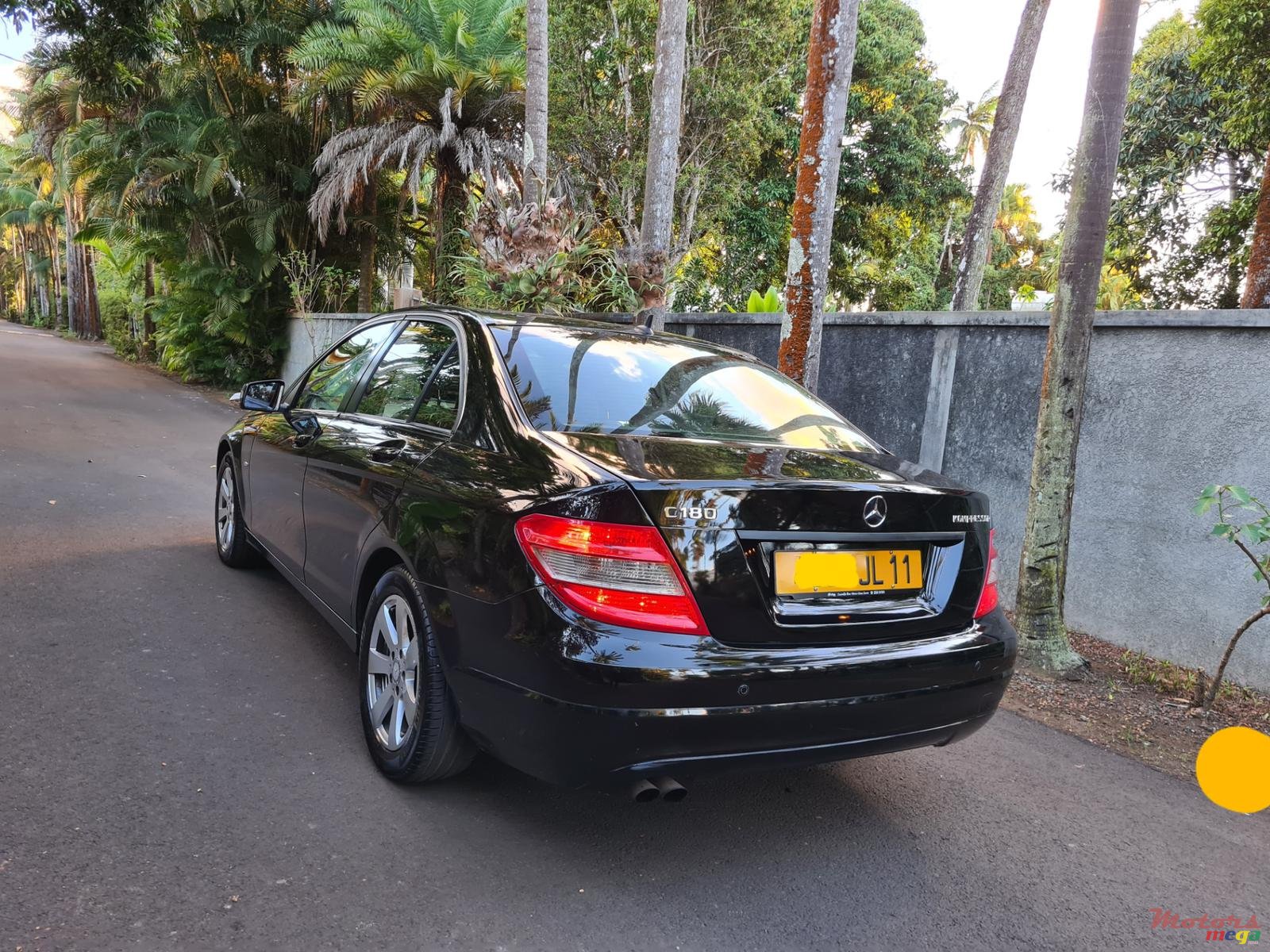 2011' Mercedes-Benz C180 photo #2