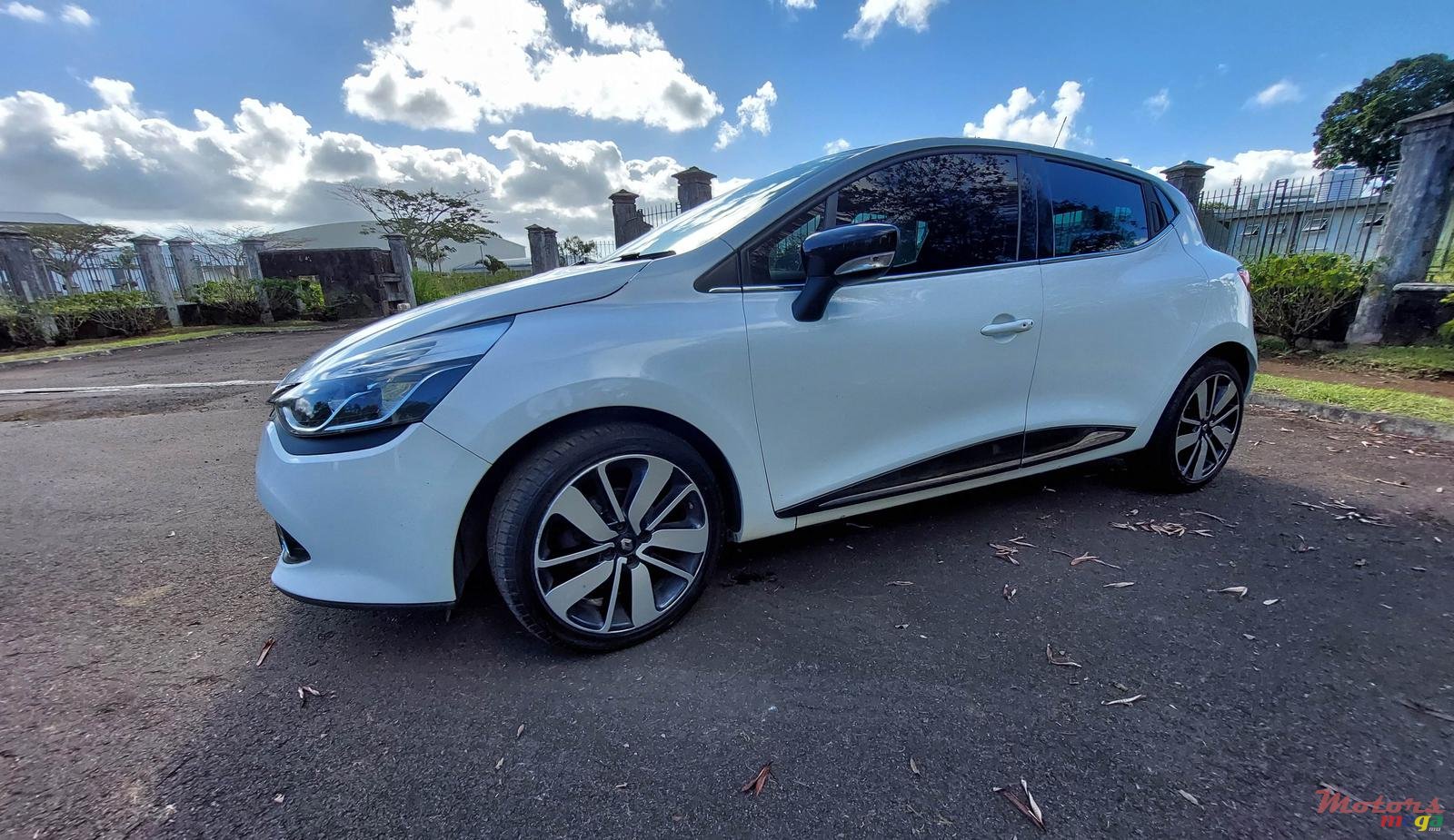 2015' Renault Clio photo #4