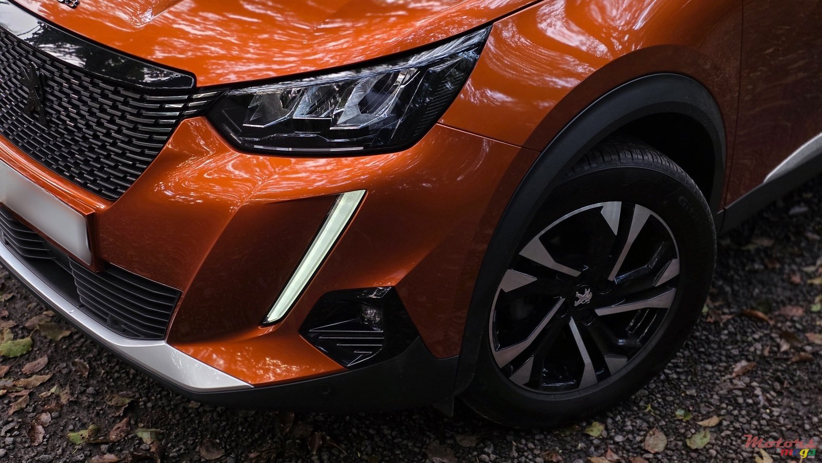 2021' Peugeot 2008 photo #2
