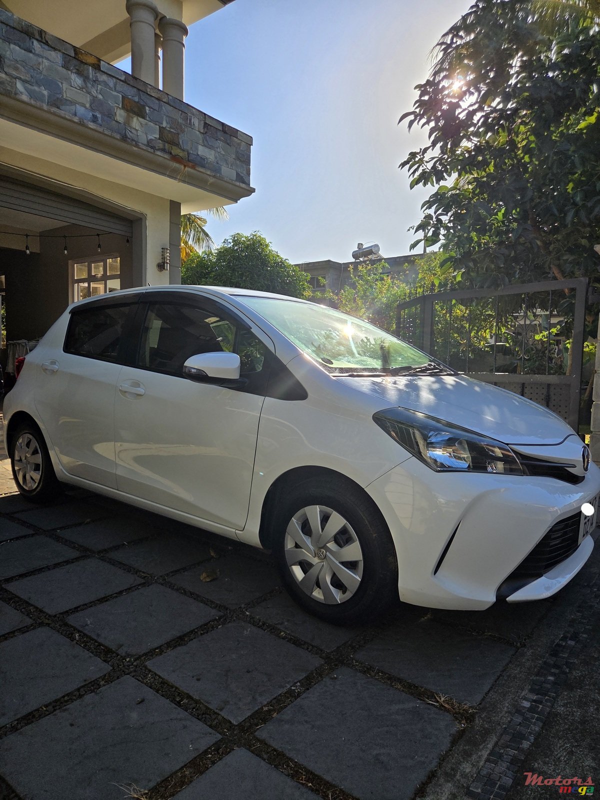 2014' Toyota Vitz photo #3