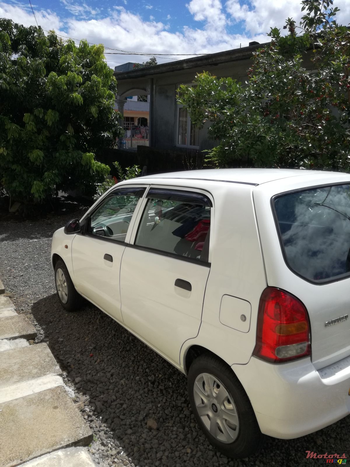 2011' Suzuki Alto photo #2