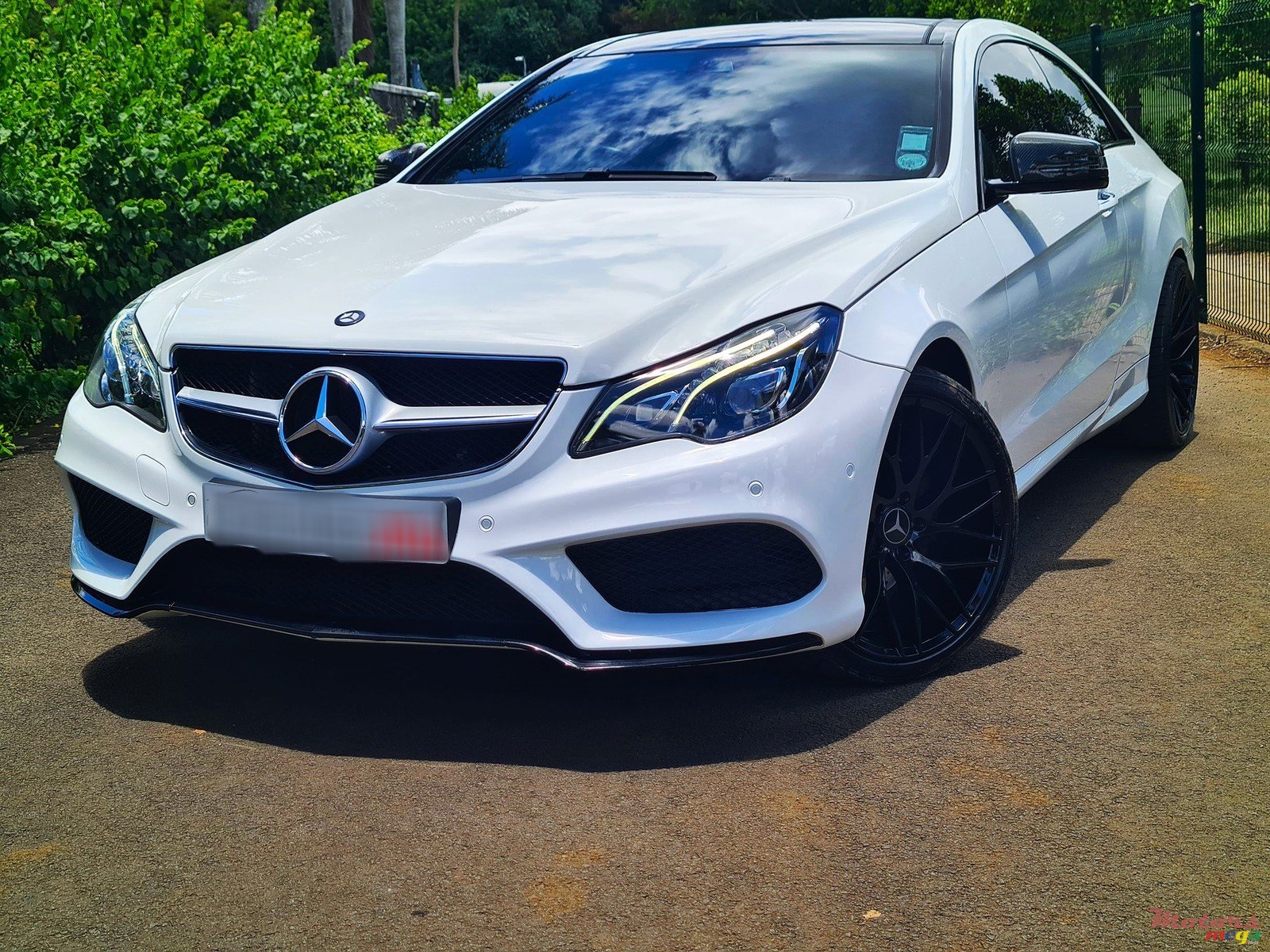 2015' Mercedes-Benz E 200 AMG Coupe 2.0 photo #2