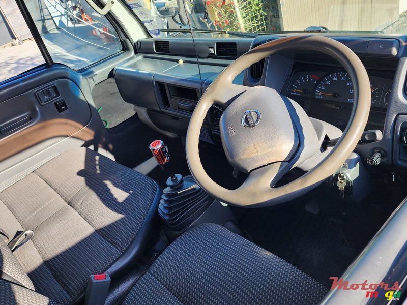 2006' Nissan photo #2