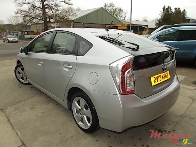 2014' Toyota Prius Plug-in Hybrid photo #4