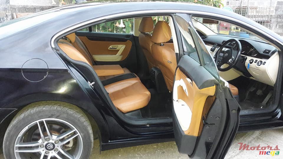 2009' Volkswagen Passat CC photo #3