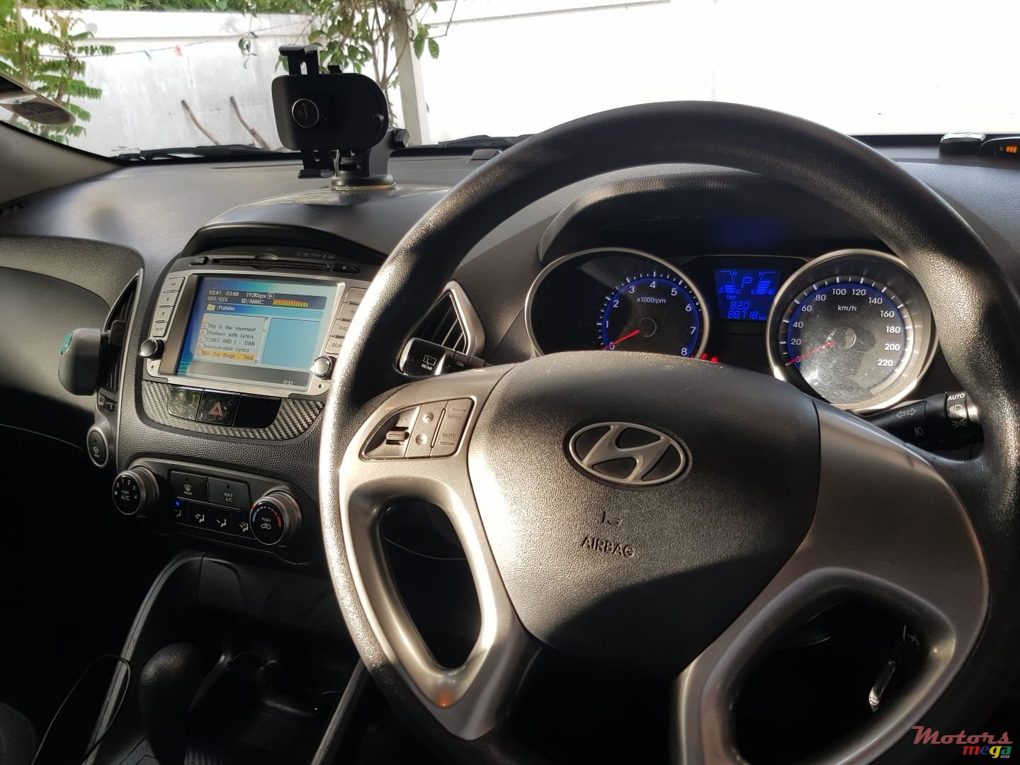 2011' Hyundai ix35 photo #4