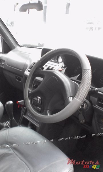 1999' Mitsubishi Pajero photo #4