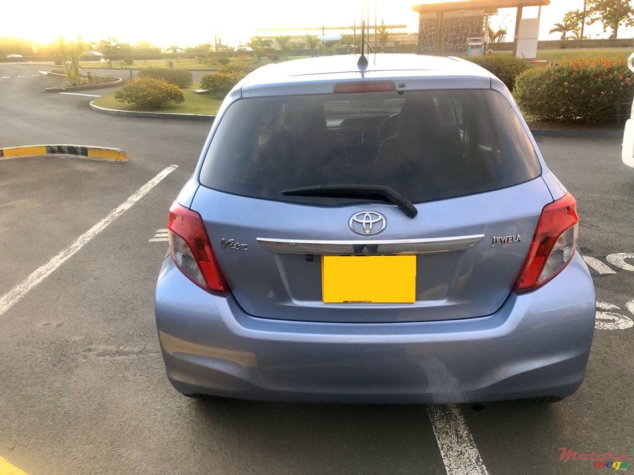 2011' Toyota Vitz photo #2