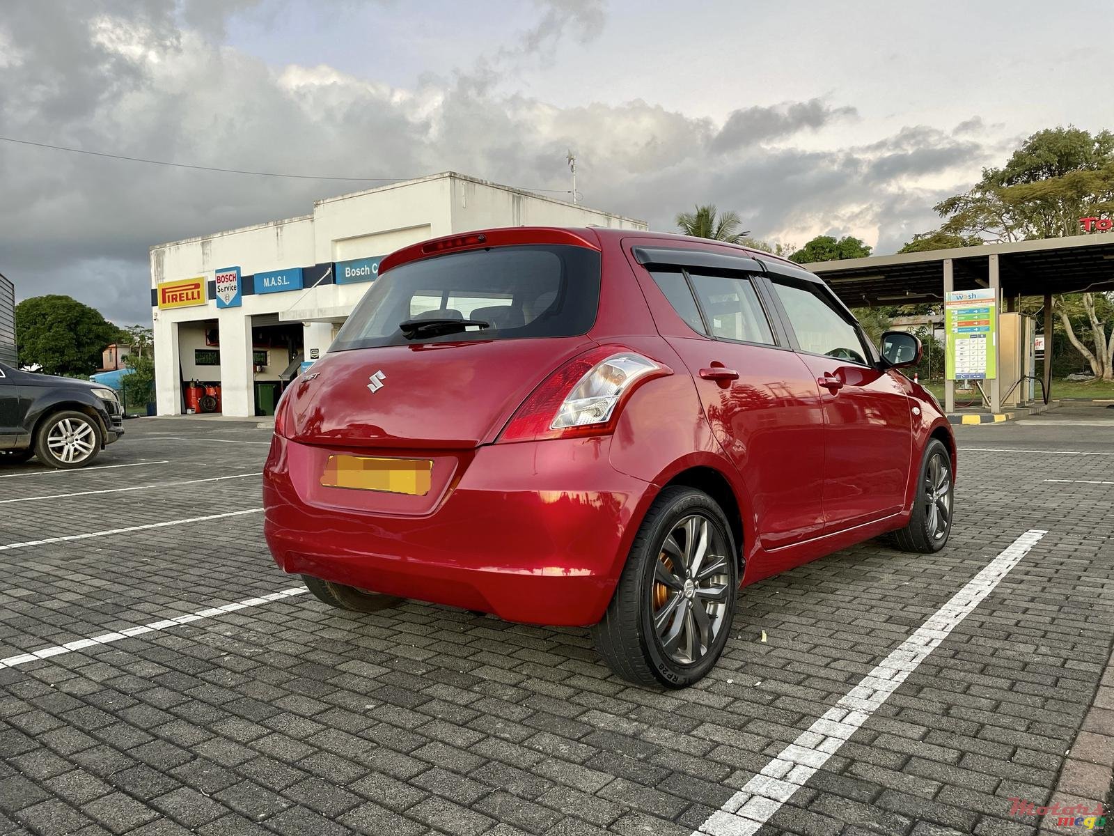 2014' Suzuki Swift photo #4