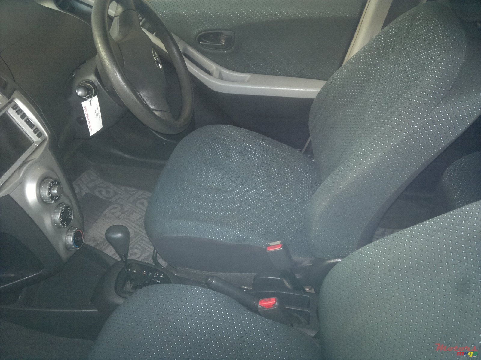 2005' Toyota Vitz VITZ photo #4