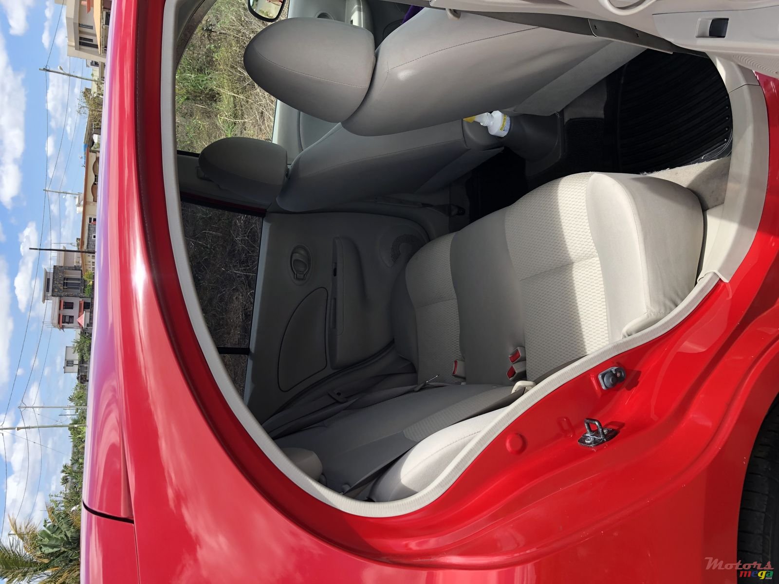 2012' Nissan photo #4