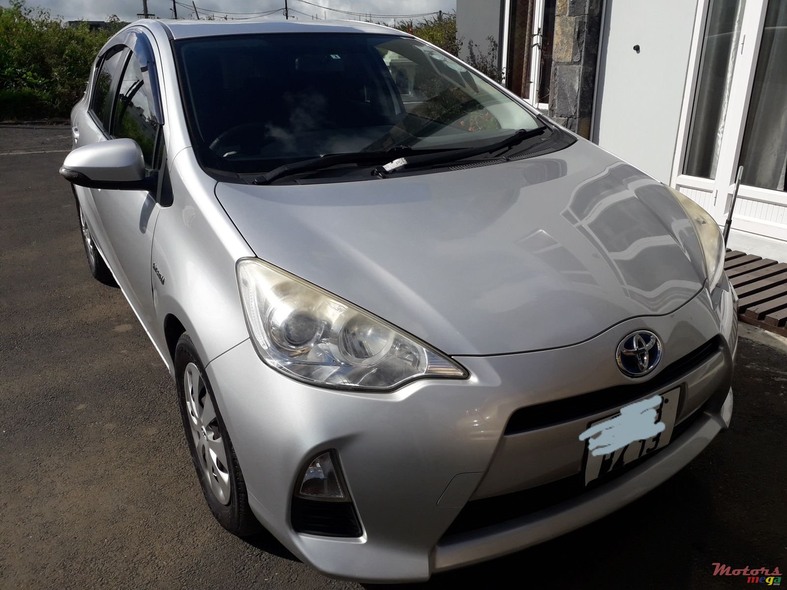 2013' Toyota Aqua Automatic photo #2