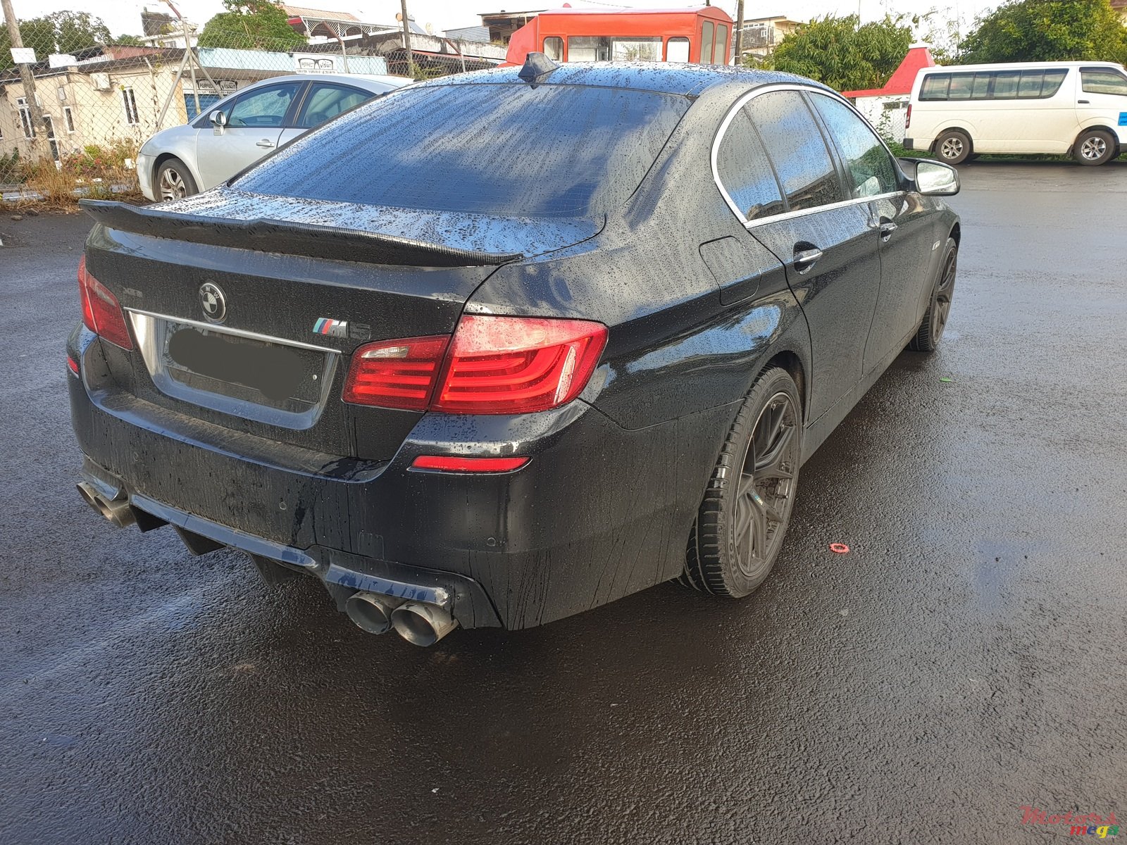 2011' BMW 5 Series photo #3