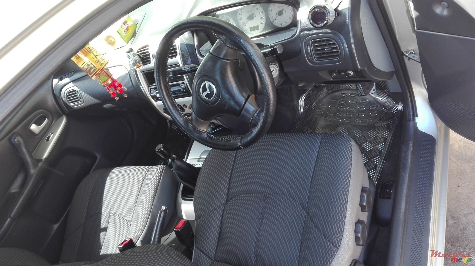 2003' Mazda 323 photo #2