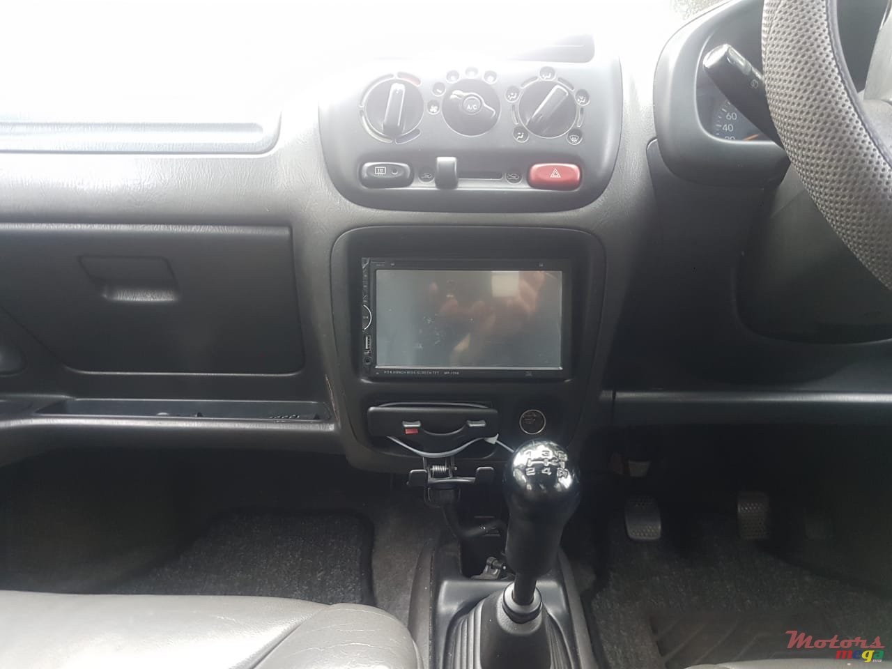 2002' Suzuki Ignis photo #4