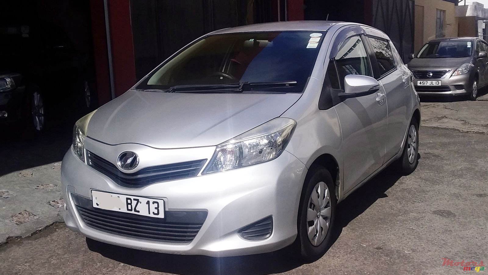 2013' Toyota Vitz photo #2