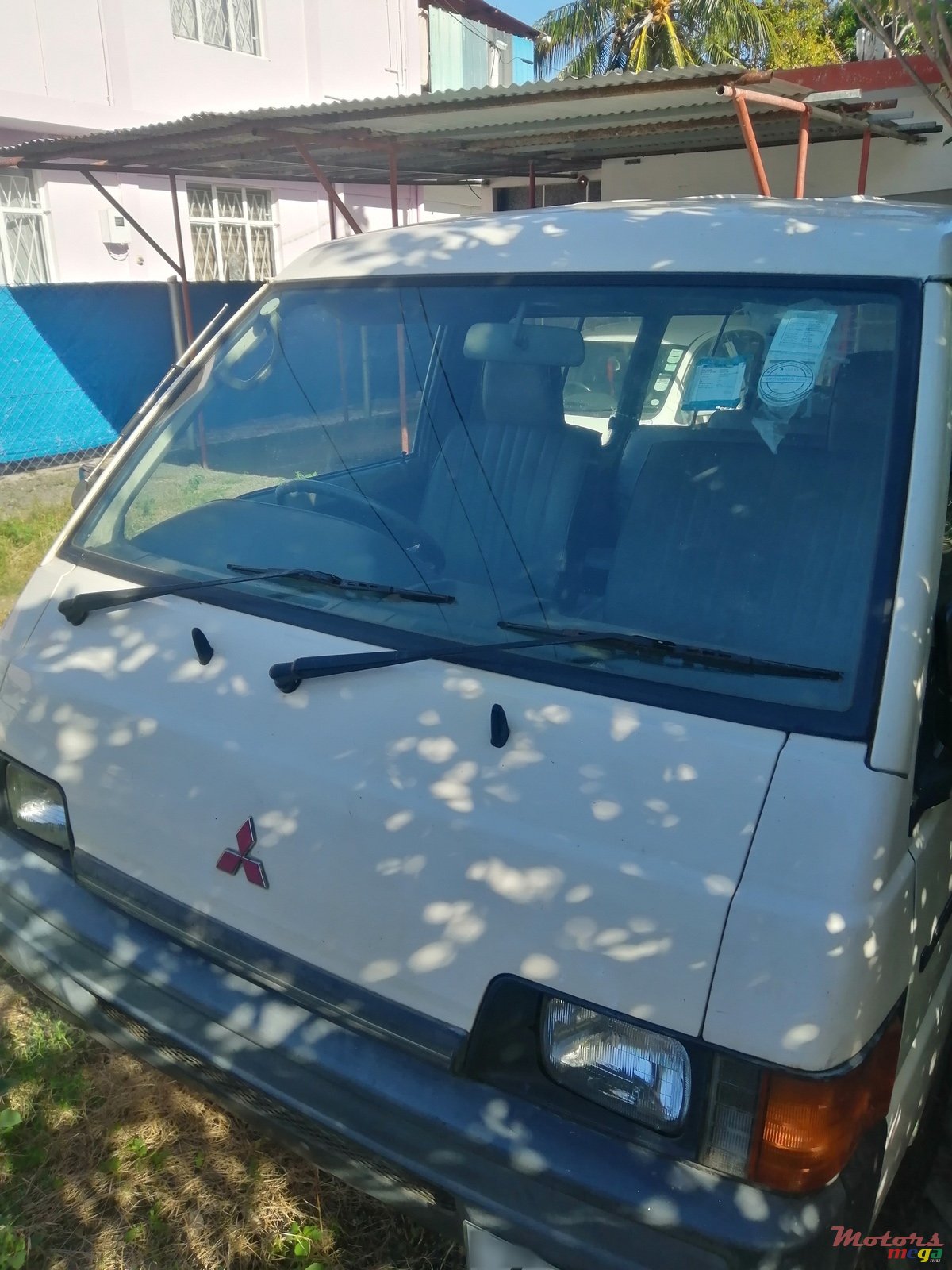 2004' Mitsubishi L300 photo #1